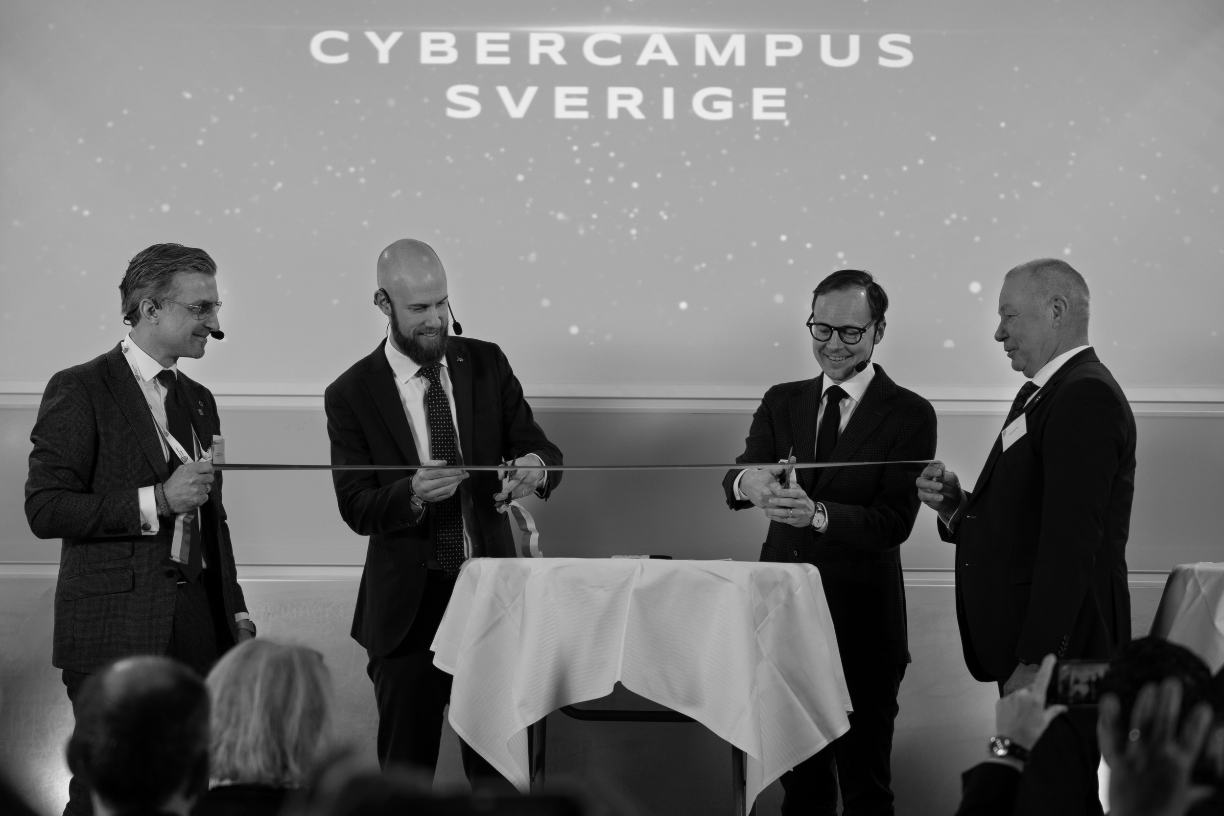 Bandklippning vid Cybercampus invigning.